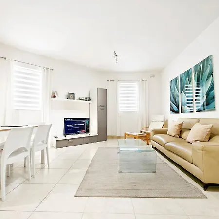 Hilltop Retreat * Kalkara